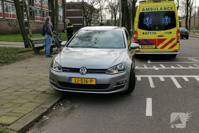 Fietser gewond door botsing met auto