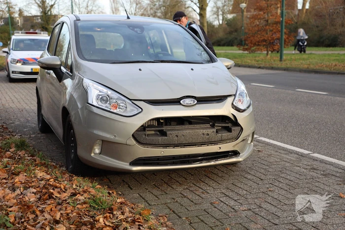 Scooterrijder aangereden op rotonde