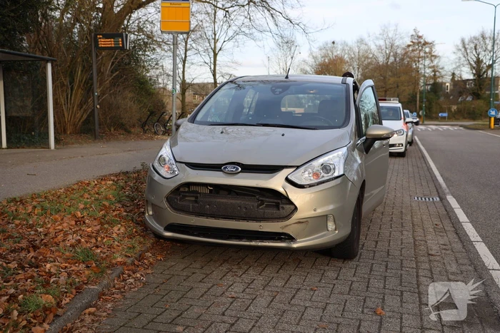 Scooterrijder aangereden op rotonde