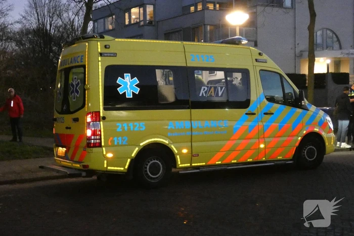 Fietser en bestelbus bosten op elkaar