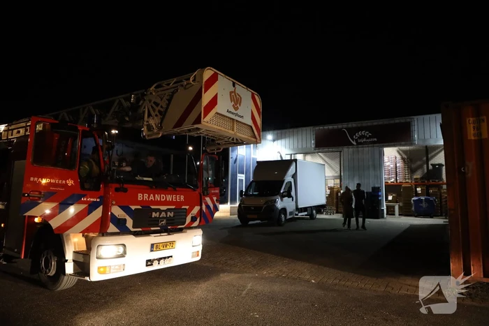 Pand vol rook op industrieterrein De Kronkels