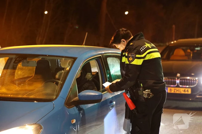 Automobilisten gecontroleerd op papieren tijdens avondklok