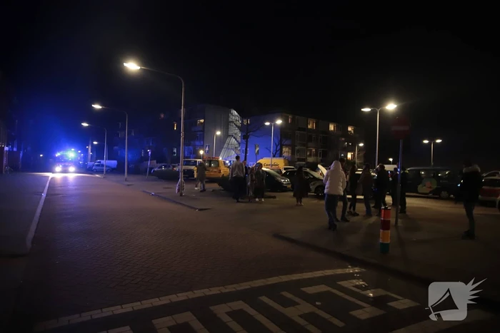 Buurtbewoners blussen beginnende autobrand