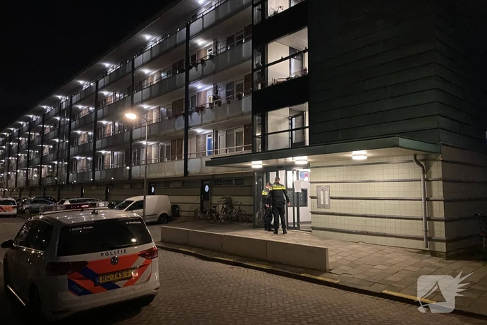 Buurtbewoners blussen beginnende autobrand