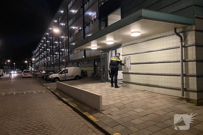 Buurtbewoners blussen beginnende autobrand