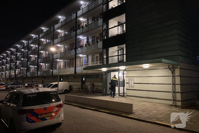 Buurtbewoners blussen beginnende autobrand