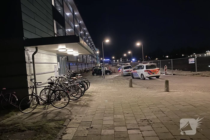 Buurtbewoners blussen beginnende autobrand