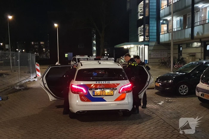 Buurtbewoners blussen beginnende autobrand