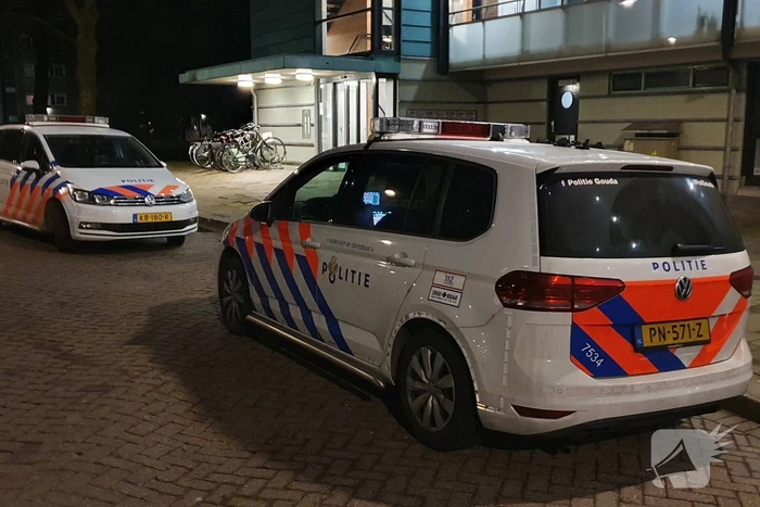 Buurtbewoners blussen beginnende autobrand