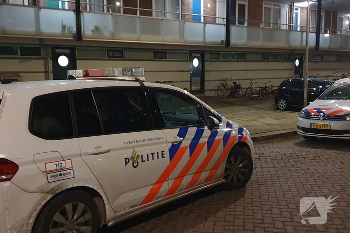 Buurtbewoners blussen beginnende autobrand
