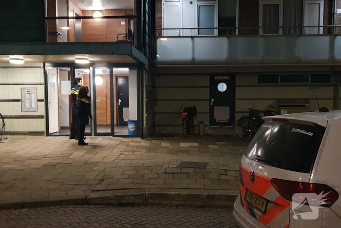 Buurtbewoners blussen beginnende autobrand