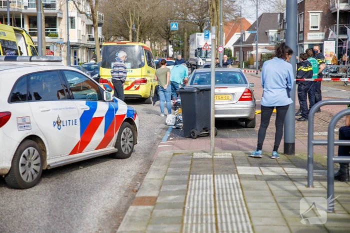 Vrouw ernstig gewond bij verkeersongeval