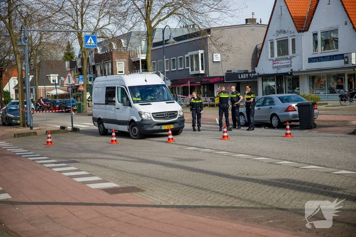 Vrouw ernstig gewond bij verkeersongeval