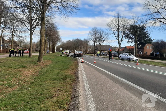 Taxi en personenauto met elkaar in botsing