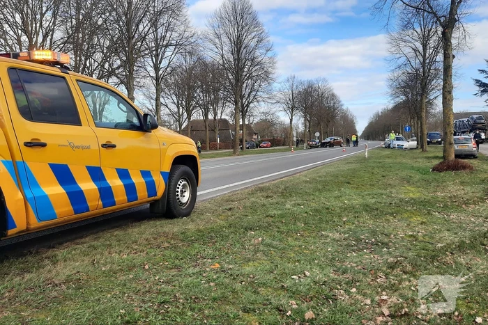 Taxi en personenauto met elkaar in botsing
