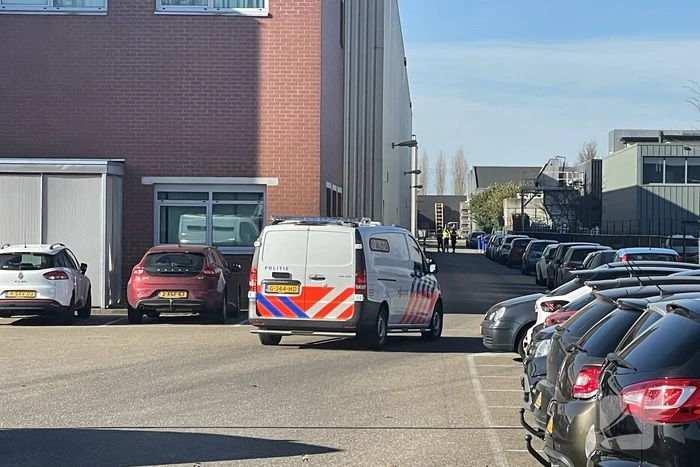 10 vluchtelingen aangetroffen in vrachtwagen bij Alloga en Alliance Healthcare