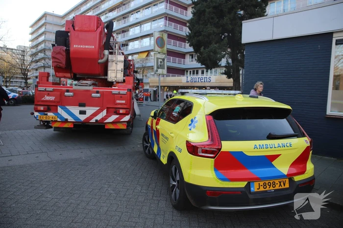 Begane grond zorgflat ontruimd door brand in wasruimte