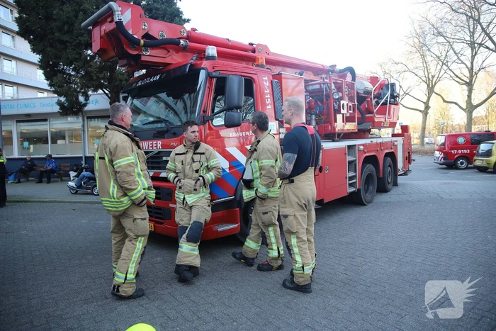 Begane grond zorgflat ontruimd door brand in wasruimte