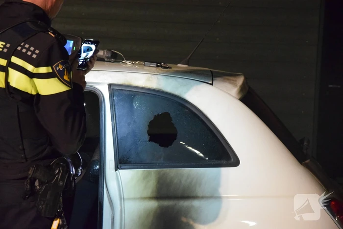 Brandstichting bij auto