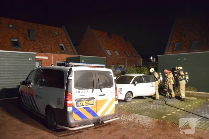Brandstichting bij auto