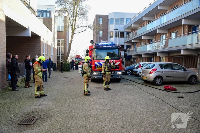 Flatwoningen ontruimd door brand