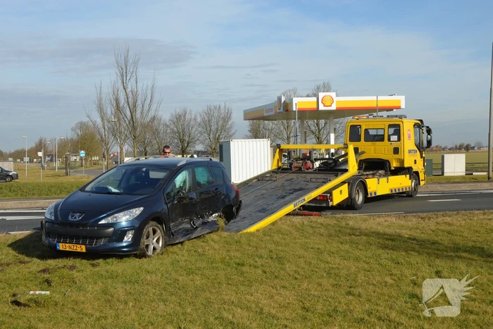 Flinke ravage na verkeersongeval met bestelbus