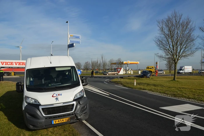 Flinke ravage na verkeersongeval met bestelbus