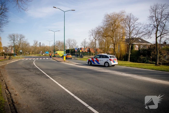 Scooterrijdster gewond bij aanrijding op rotonde