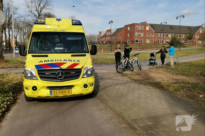 Overstekende fietsertje aangereden door auto