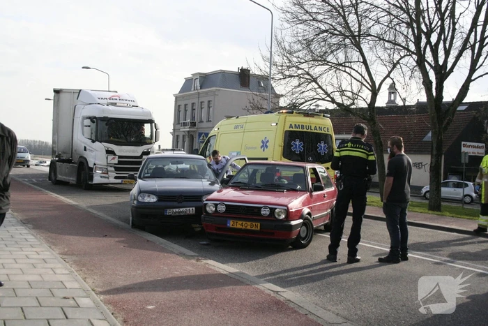Drie auto's betrokken bij aanrijding