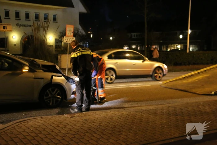 Schade bij botsing tussen lijnbus en auto