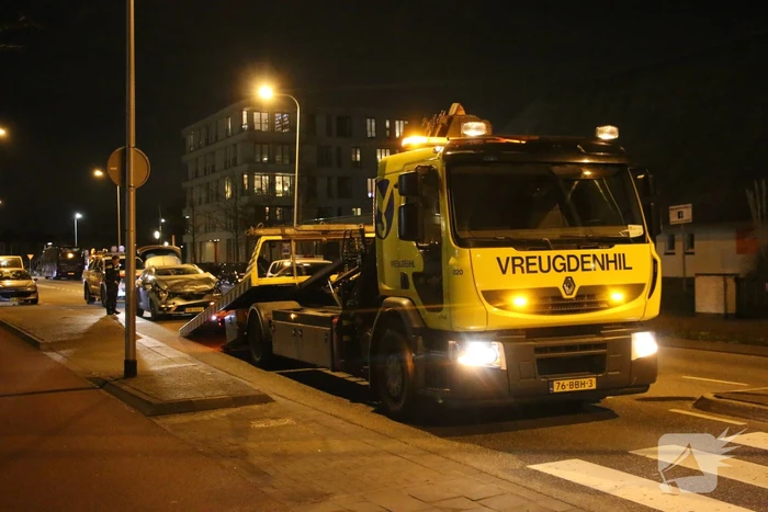 Schade bij botsing tussen lijnbus en auto