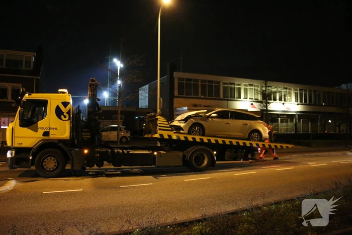 Schade bij botsing tussen lijnbus en auto