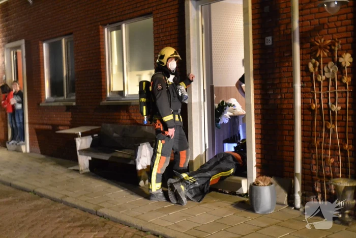 Brandweer verricht metingen na gaslucht