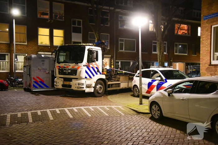 Onderzoek naar aantreffen dode man in auto