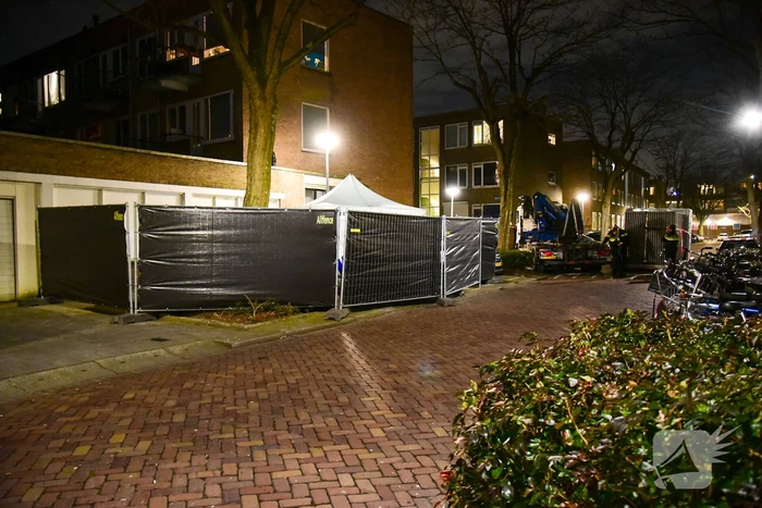 Onderzoek naar aantreffen dode man in auto