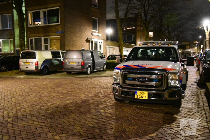 Onderzoek naar aantreffen dode man in auto
