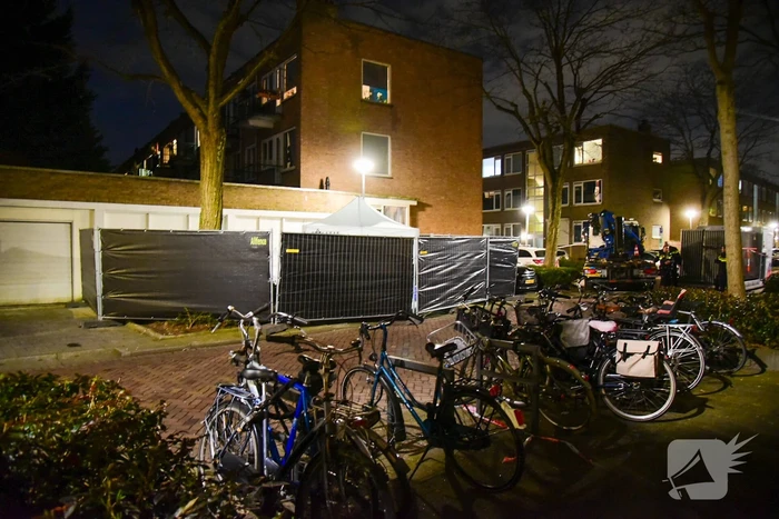 Onderzoek naar aantreffen dode man in auto