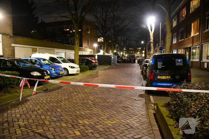 Onderzoek naar aantreffen dode man in auto