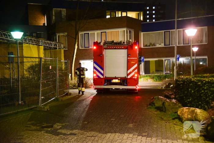 Brandweer blust brand in meterkast verzorgingshuis Lelie
