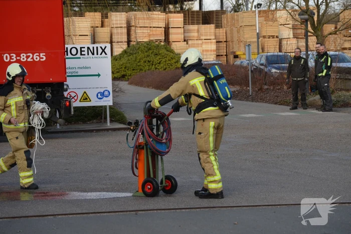 Gasfles in brand bij Phoenix Pallets