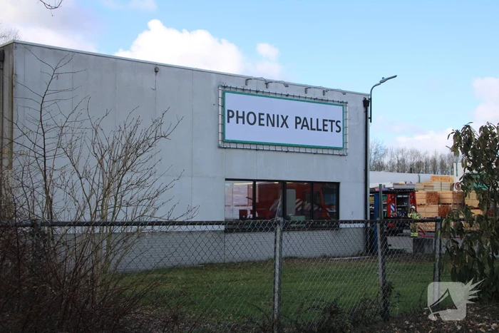 Gasfles in brand bij Phoenix Pallets