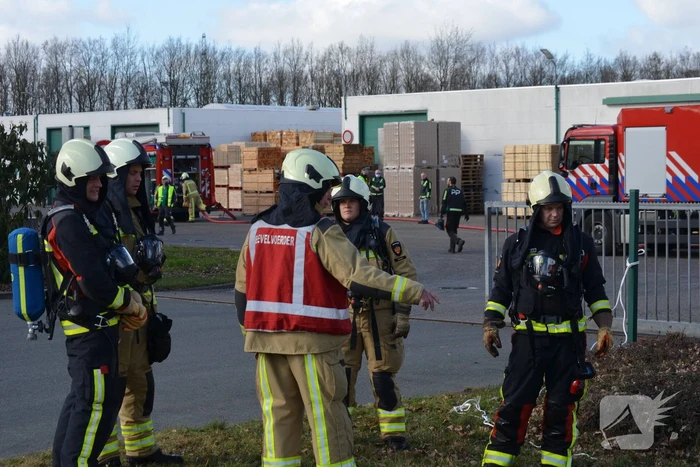 Gasfles in brand bij Phoenix Pallets