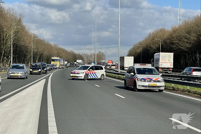 Meerdere auto's botsen in staart van file