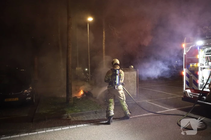 Papier in brand na brandstichting