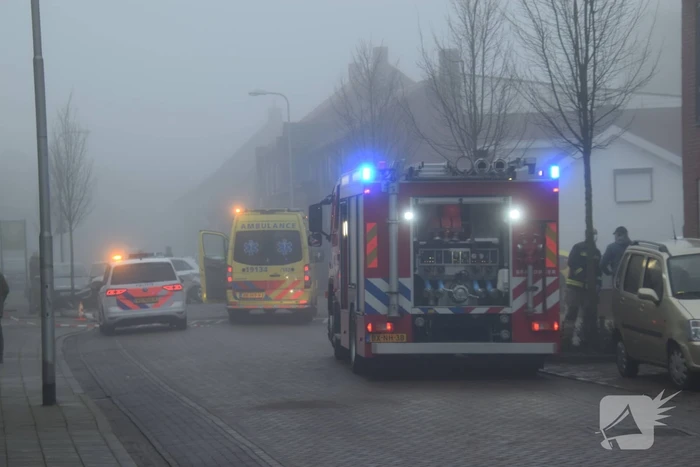 Automobilist richt ravage aan na botsing met lichtmast, bestuurder overleden