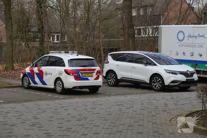 Vaten aangetroffen in verdachte auto, binnenkant uitgebrand