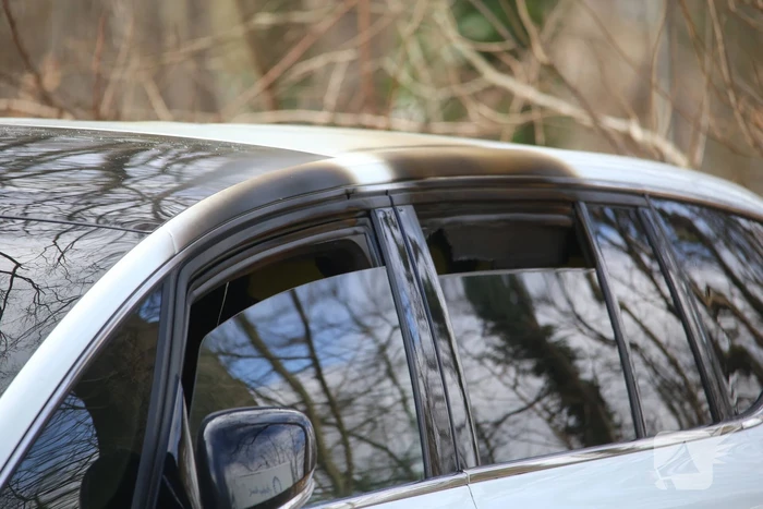 Vaten aangetroffen in verdachte auto, binnenkant uitgebrand
