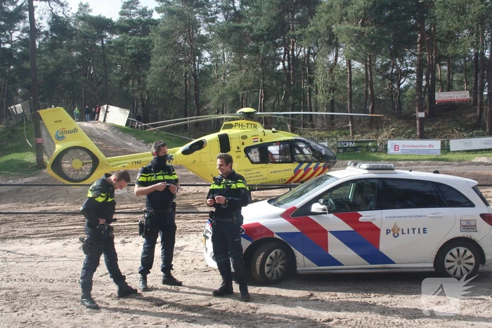 Motorcrosser zwaargewond na val
