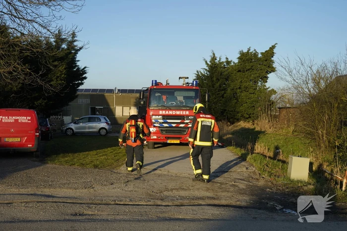 Bewoners blussen brand op dak